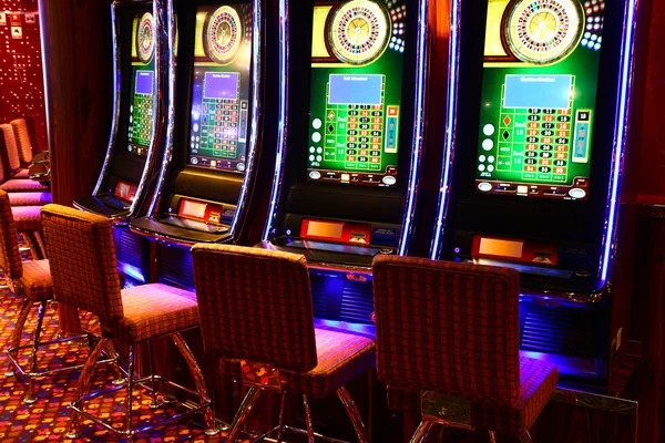 Free Spins bonus feature with multiplier counter on slothien